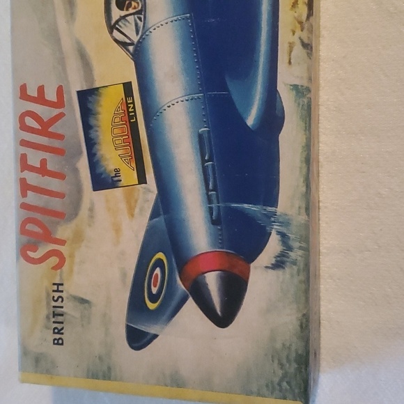 Aurora Vintage Famous British Spitfire #20A-69 1/4 Model Kit - Picture 3 of 10